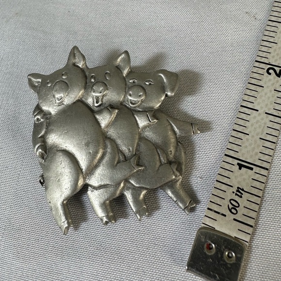 Vintage 70’s Three Little Pigs dancing pigs brooch - Picture 4 of 6